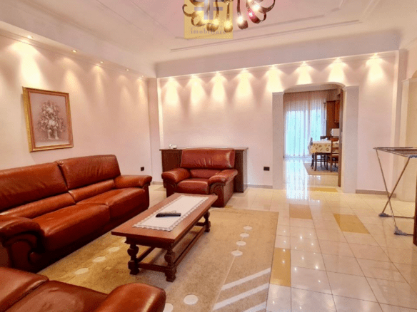 Apartament 2+1 me qera ne Bllok, Tirane