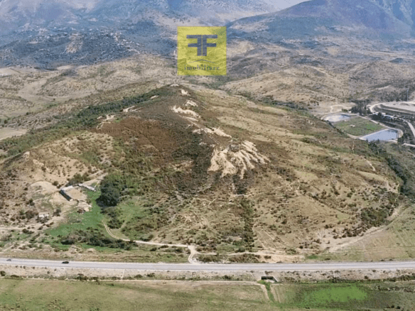 36 hektare toke per shitje buze rruge, autostrada Delvine-Sarande