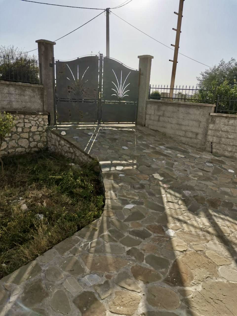 Vile 2 kate per shitje, Tufine, Tirane.