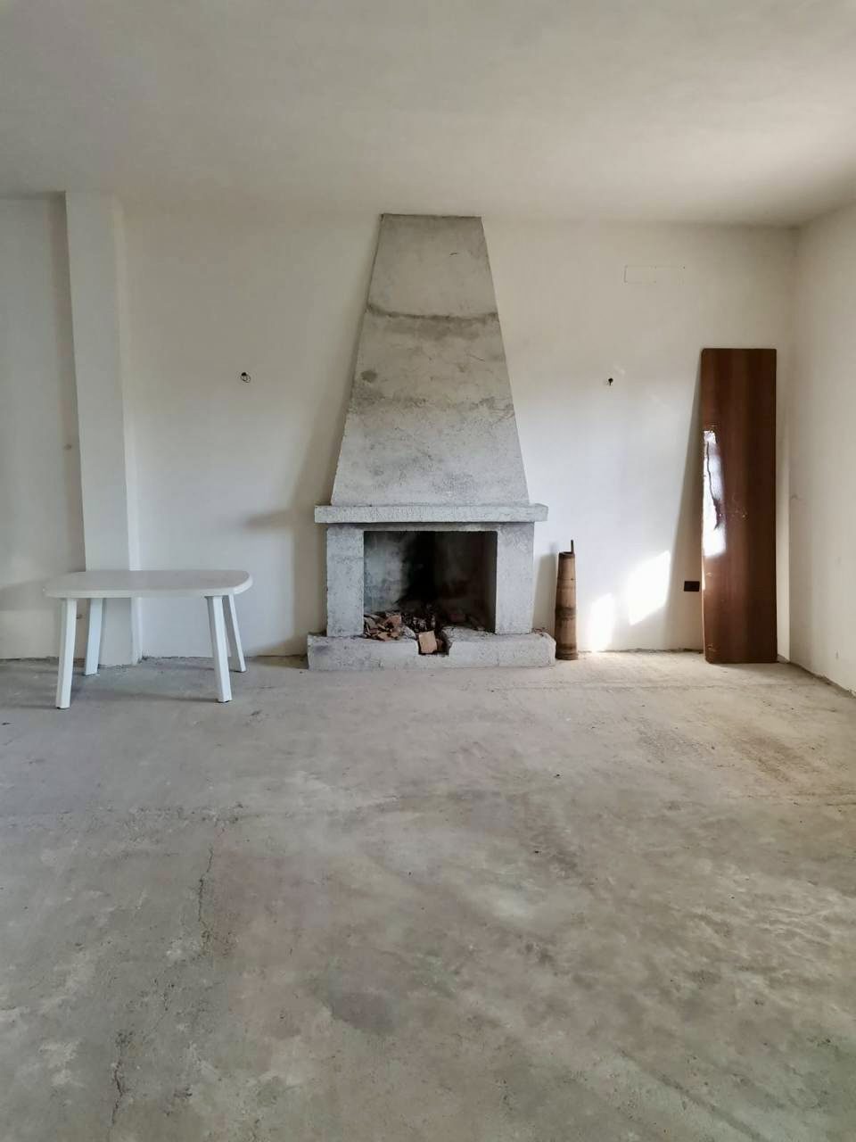 Vile 2 kate per shitje, Tufine, Tirane.