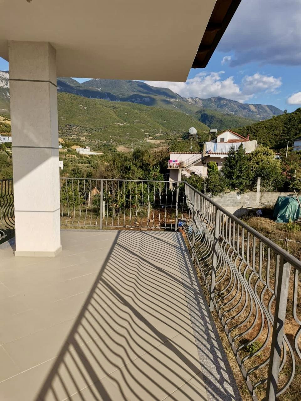 Vile 2 kate per shitje, Tufine, Tirane.