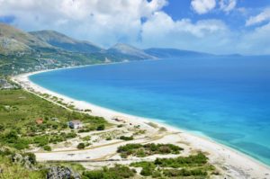 Super hotel me pamje nga deti per shitje ne aksin Himare-Sarande.