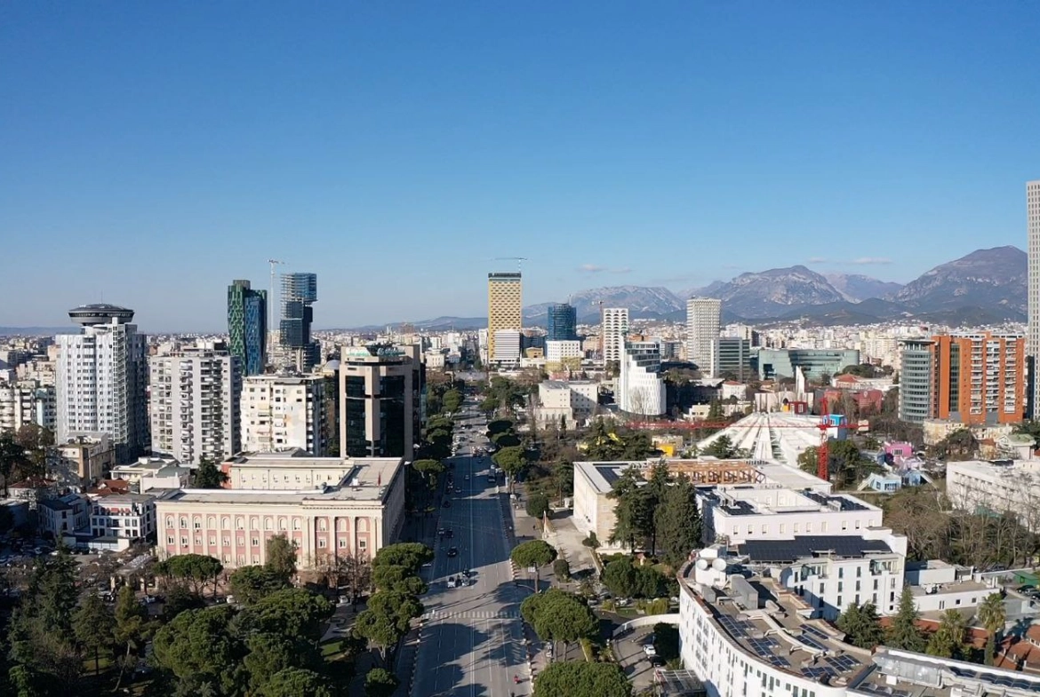 Penthouse luksoz me pamje fantastike per shitje, Tirane.