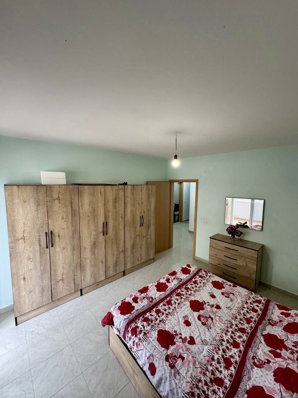 Apartament 1+1 me qira prane hotel Florida, Plazh