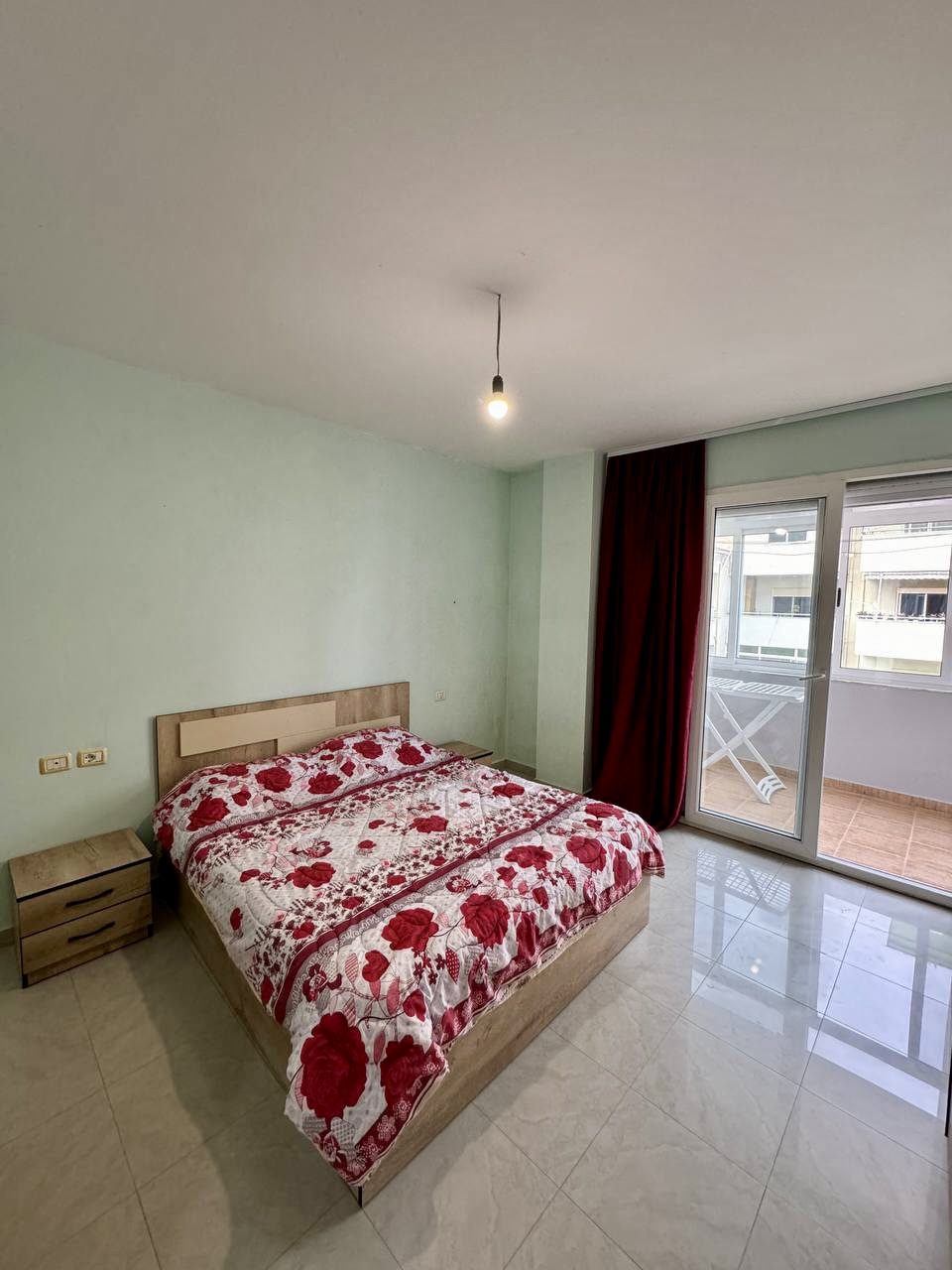 Apartament 1+1 me qira prane hotel Florida, Plazh