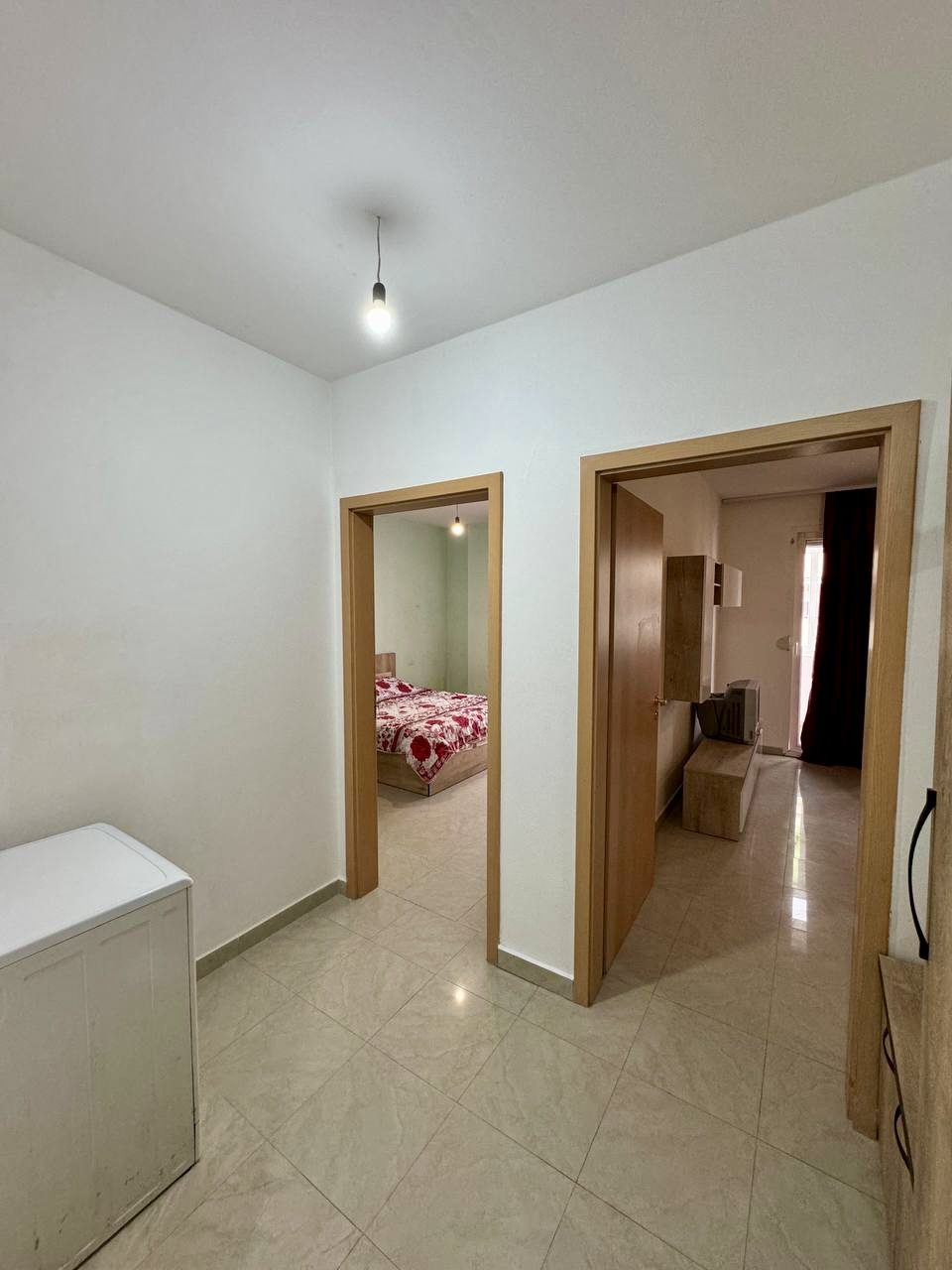 Apartament 1+1 me qira prane hotel Florida, Plazh