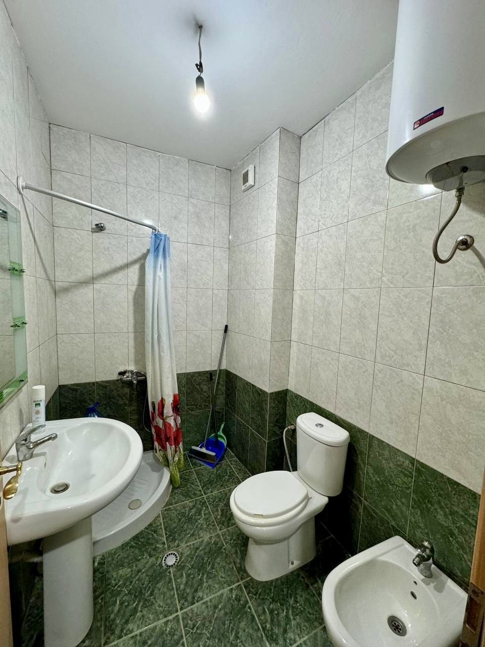 Apartament 1+1 me qira prane hotel Florida, Plazh