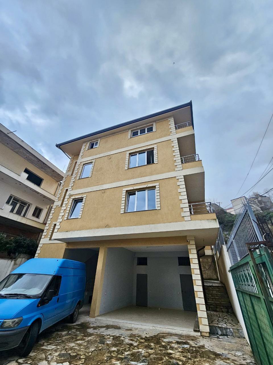 Vile 4-kate me qira te Bllokut i Vilave Gjermane, Tirane