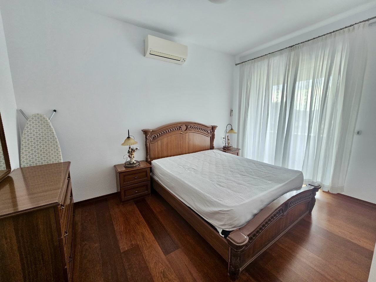 Jepet me qera apartament 2+1+Parkim prane Qendres!