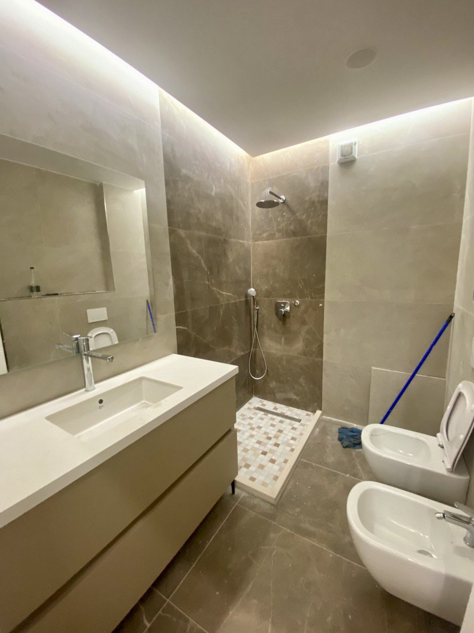 Apartament 3+1 per shitje prane Kopshtit Botanik, Tirane