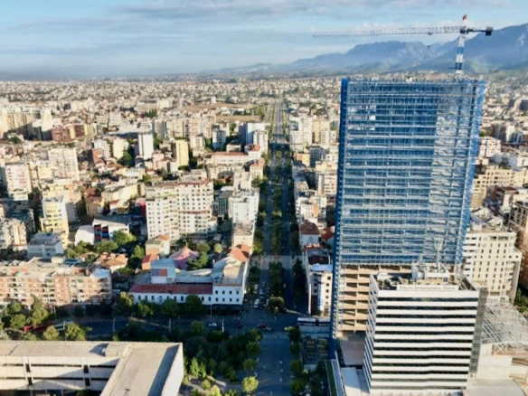 Shitet Objekt Individual 1 km larg Sheshit Skenderbej, Tirane!