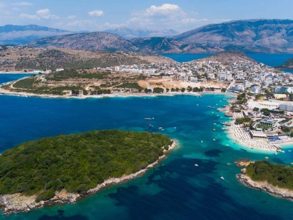 Hotel per shitje 300m larg detit, Ksamil.