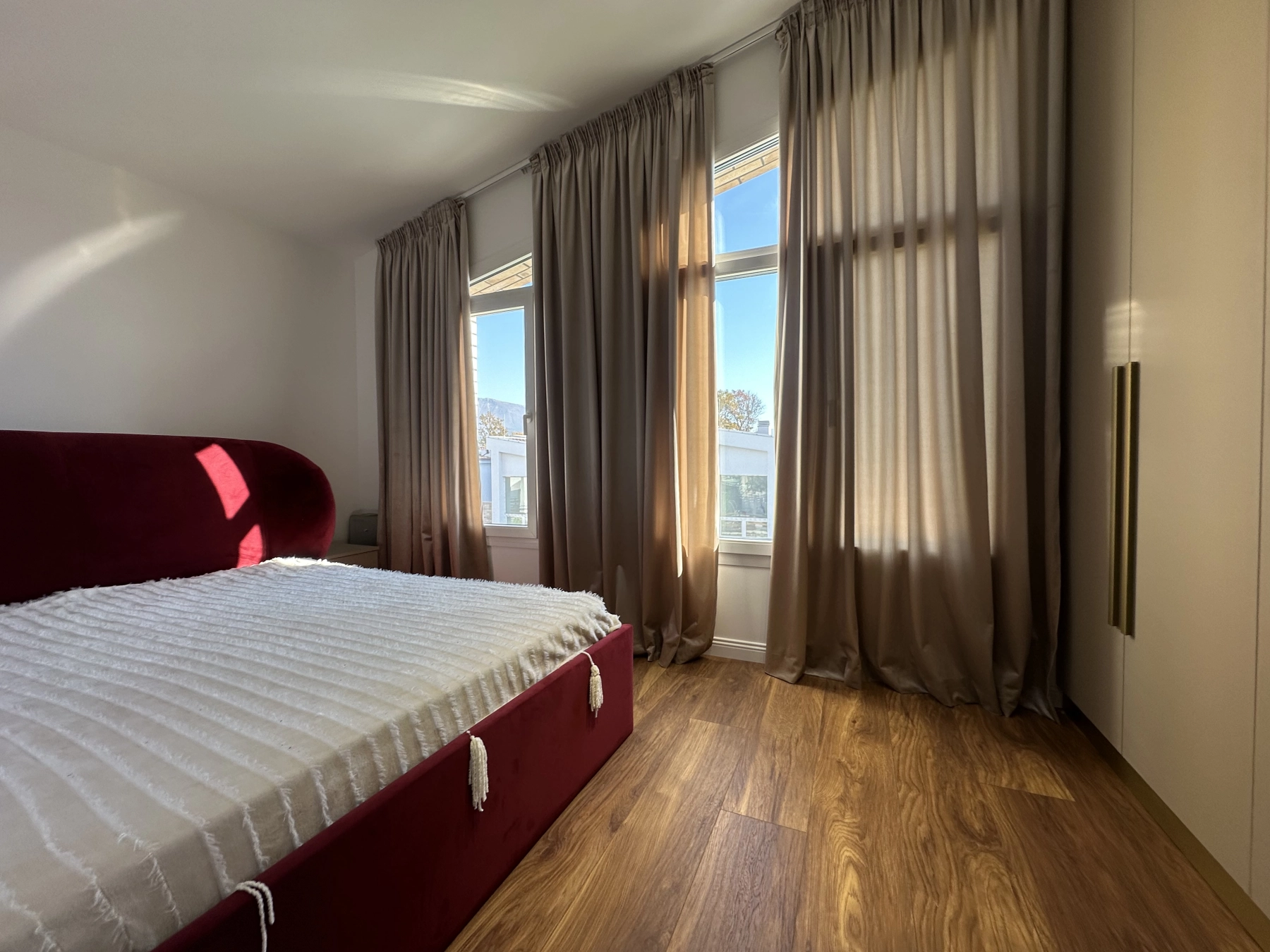 Super vile me pishine per qera, Elysium Residence, Tirane.