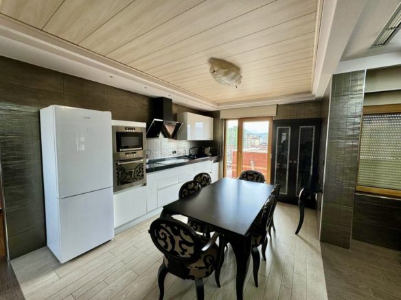 Apartament luksoz 2+1 per shitje te Ish-Ekspozita, Tiranë