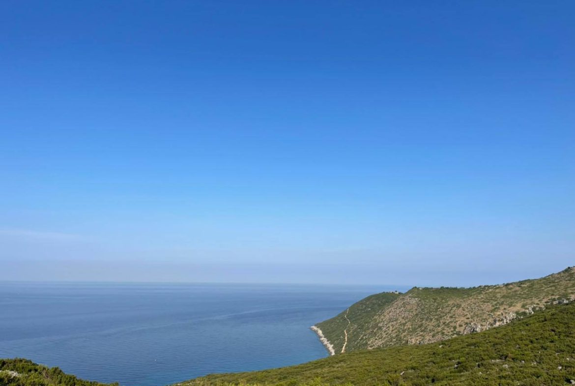 Toke 7000 m2 per shitje, Vuno, Himare.