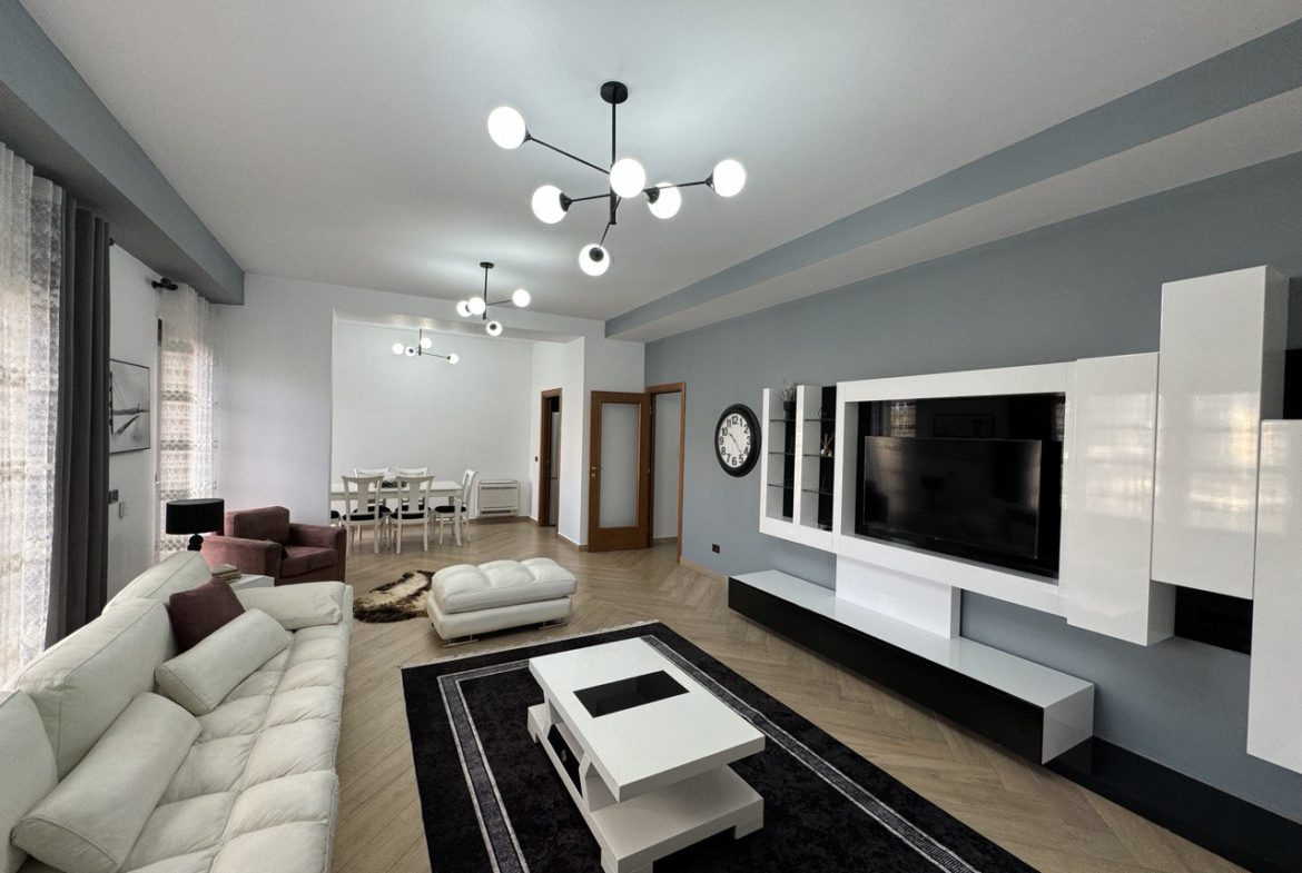 Apartament 2+1 me qera, prane Gardes, Tirane.