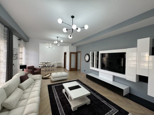 Apartament 2+1 me qera, prane Gardes, Tirane.