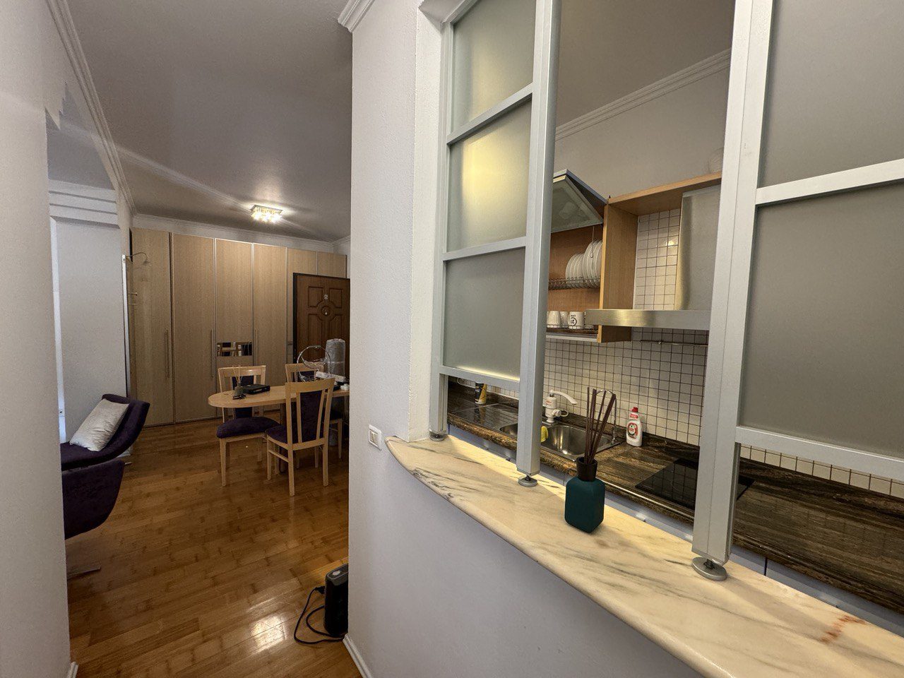 Apartament 1+1 per qera, prane RTSH, Tirane.