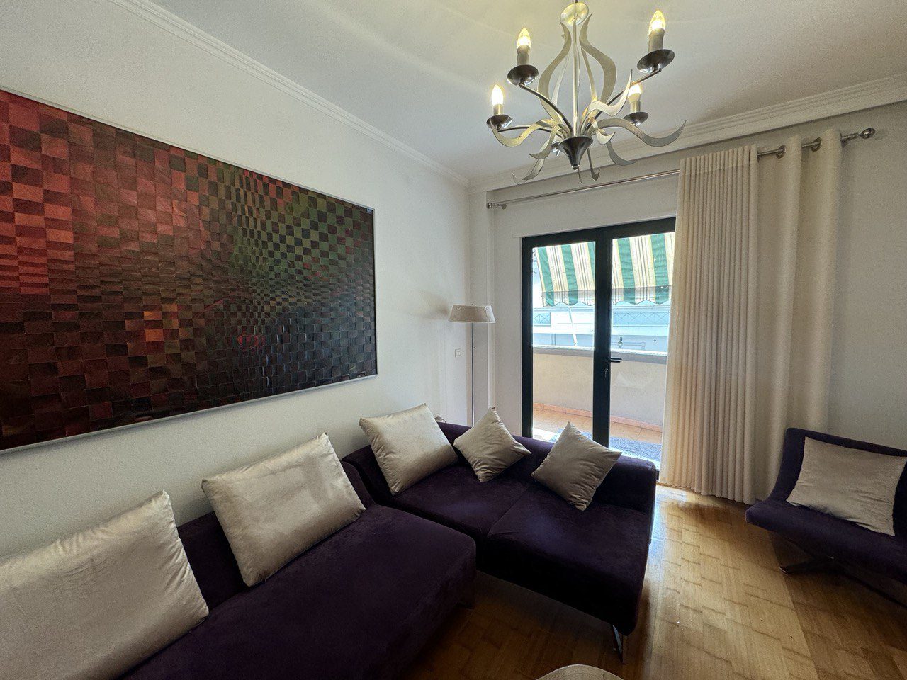 Apartament 1+1 per qera, prane RTSH, Tirane.