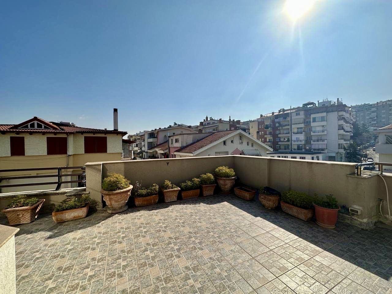 Papafingo +post parkimi per shitje, prane Shen Eleonora, Kodra Diellit, Tirane.