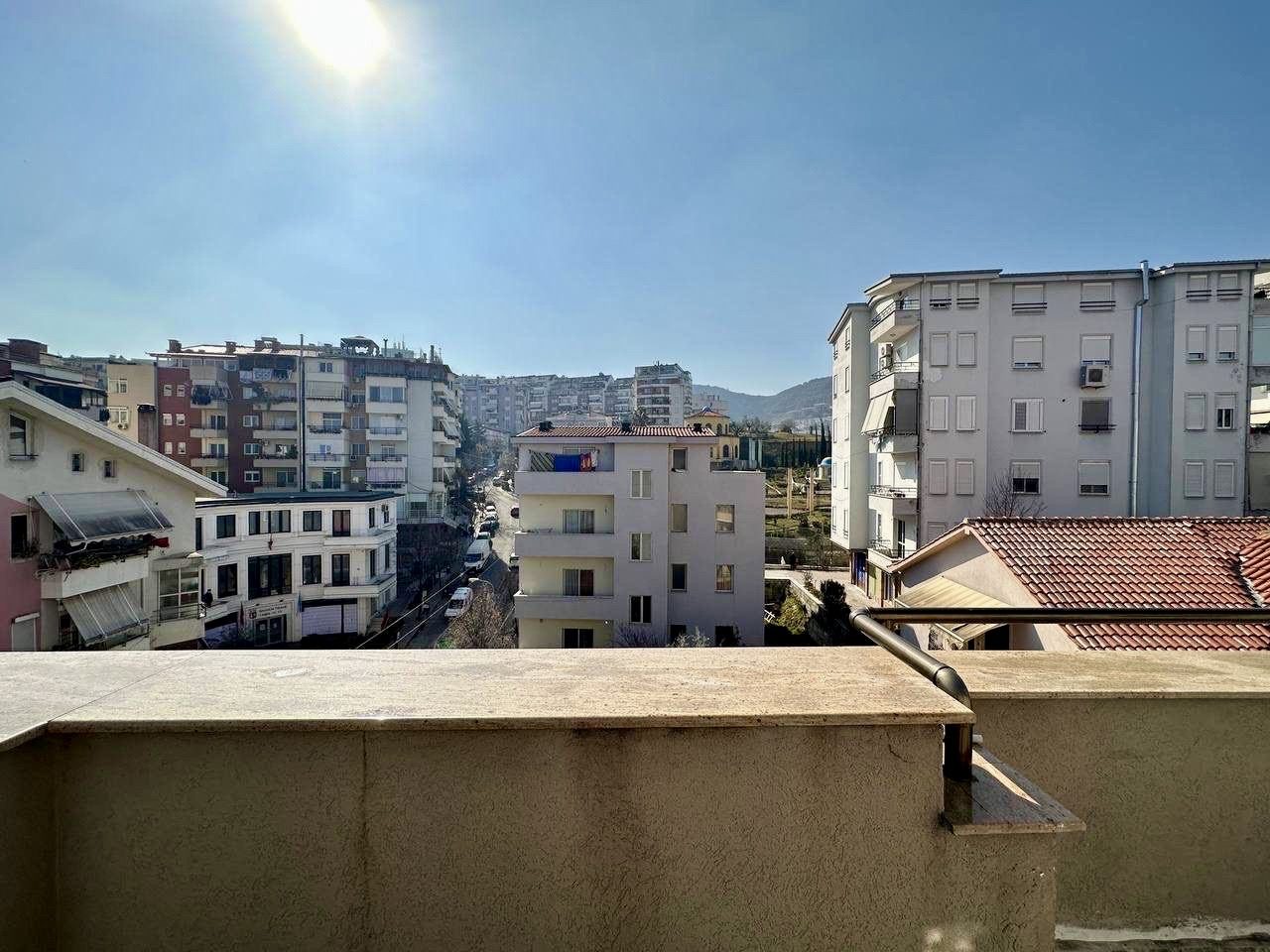 Papafingo +post parkimi per shitje, prane Shen Eleonora, Kodra Diellit, Tirane.