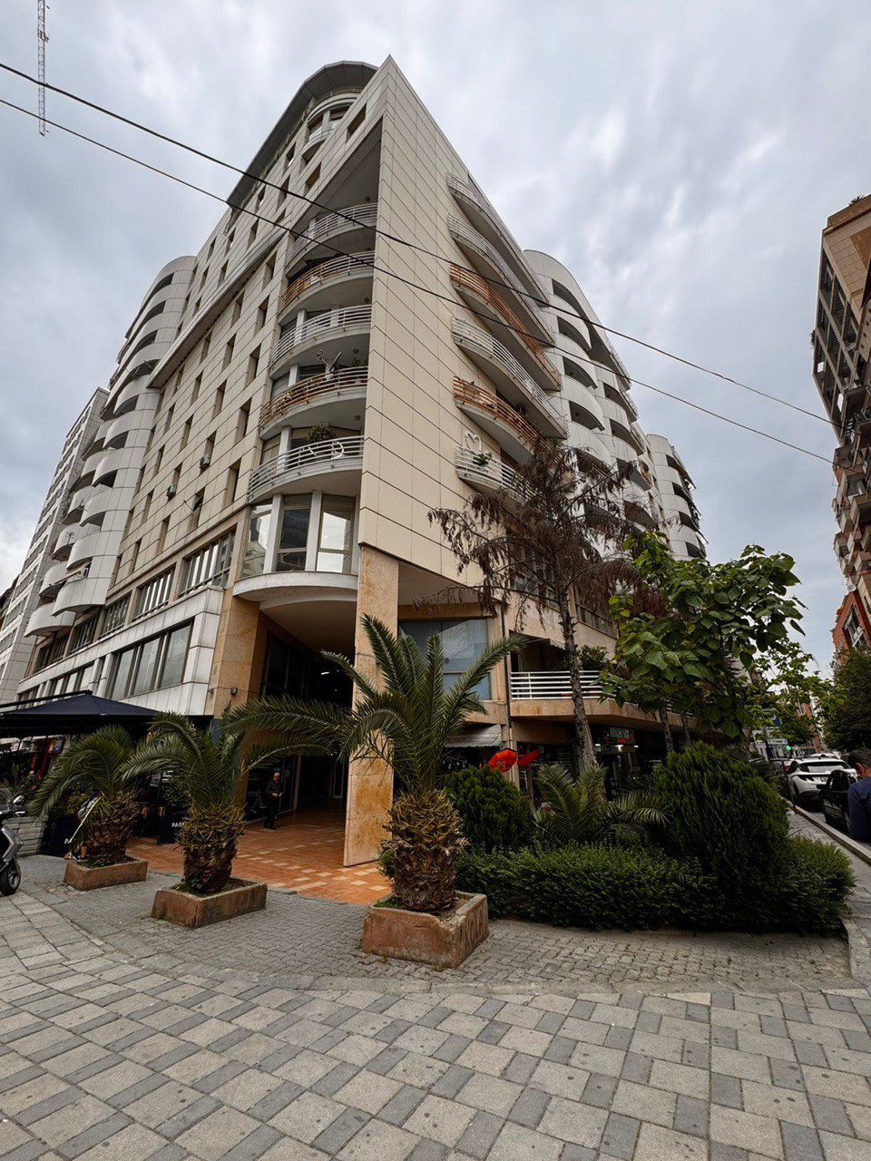 Njesi komerciale per shitje, ne Qender, Tirane.