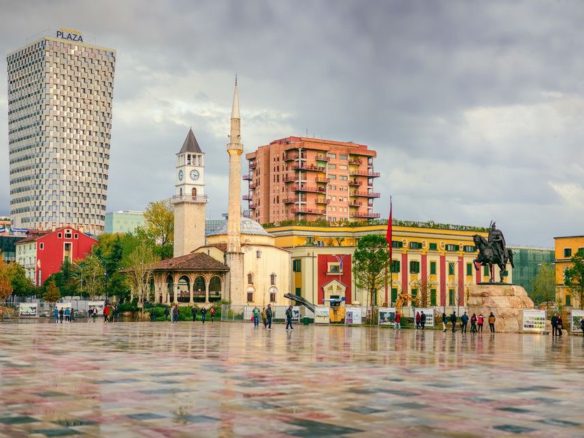 Zyre per qera, ne Qender te Tiranes.