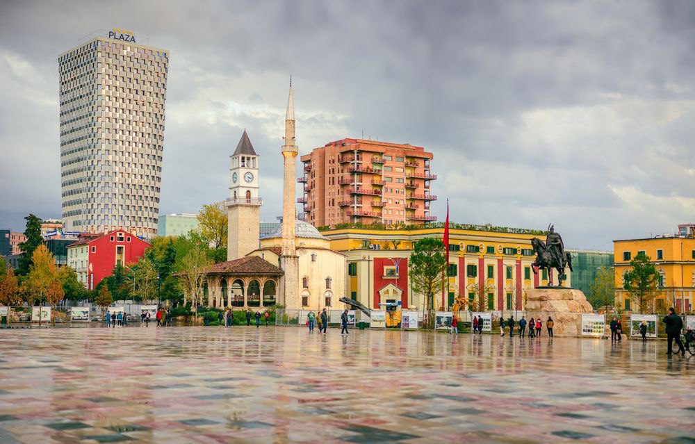 Zyre per qera, ne Qender te Tiranes.
