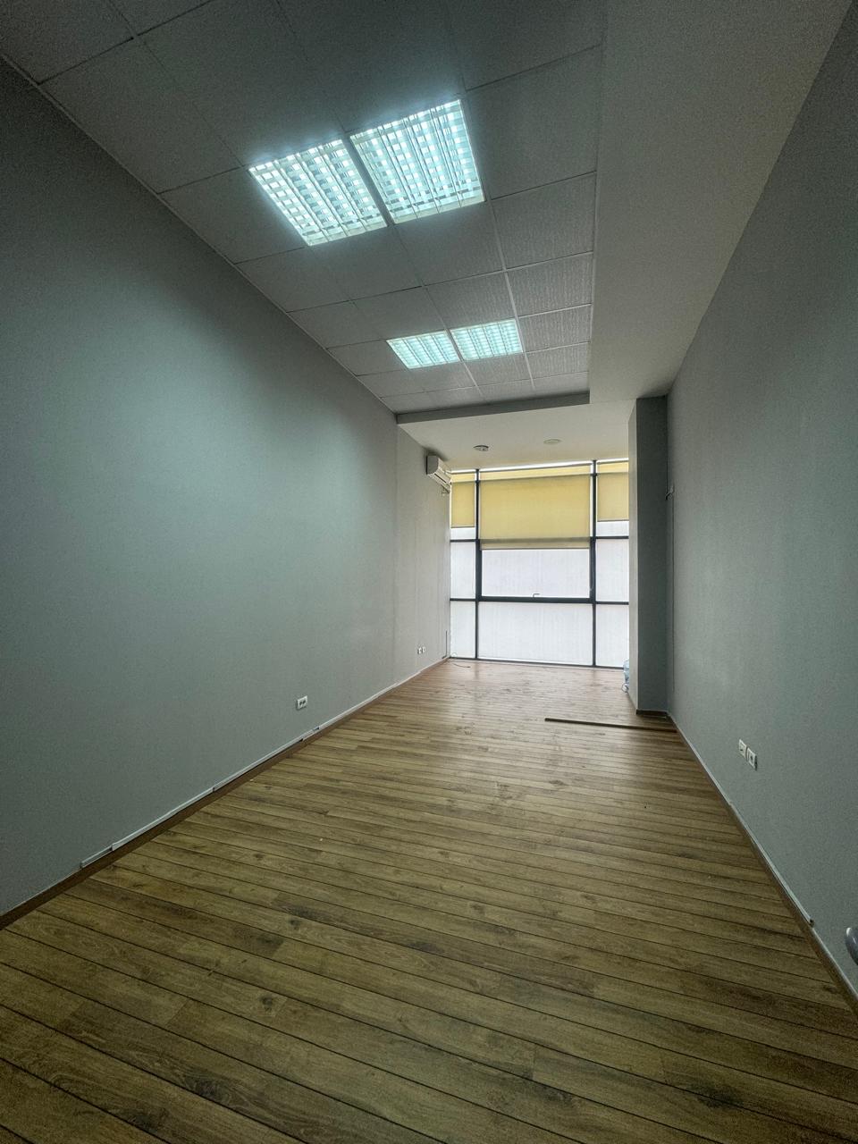 8e36a1db-3722-4bfd-b120-18a3b176fd36 Ambient biznesi per qera, prane Kristal Center, Tirane.