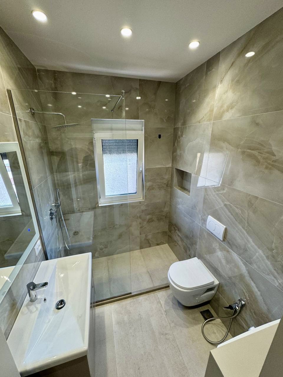 Super apartament 2+1 per shitje ne Plazh, Durres