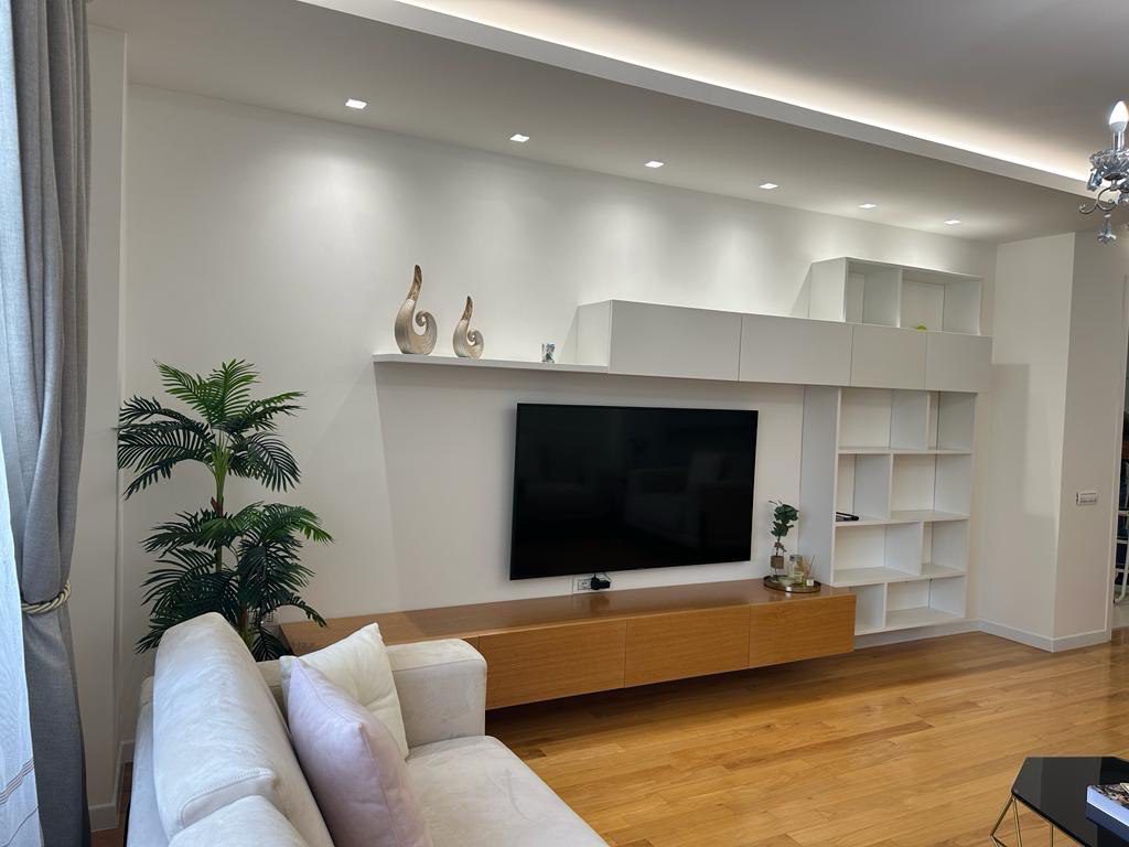 Apartament 3+1 luksoz per qera, te Ambasador 2, Tirane.