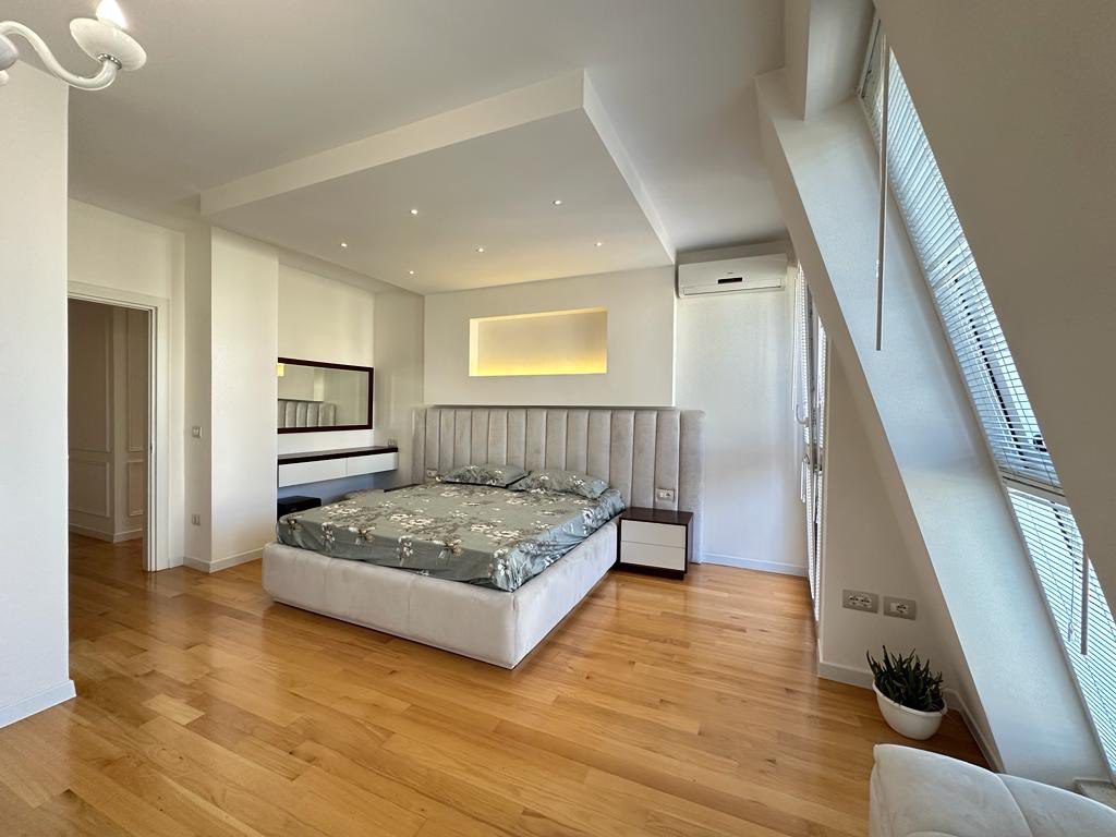 Apartament 3+1 luksoz per qera, te Ambasador 2, Tirane.