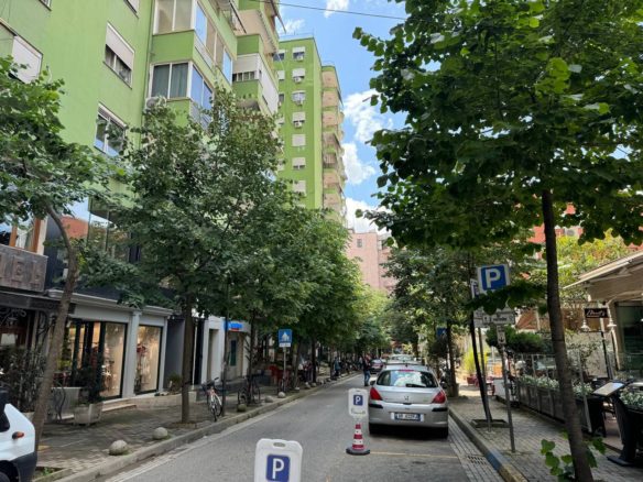 Zyre per qera, ne Bllok, Tirane.