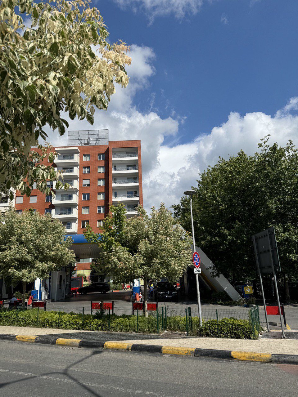 IMAGE 2024-06-03 23:31:48 Ambient biznesi per qera, prane kompleksit Delijorgjit, Tirane.