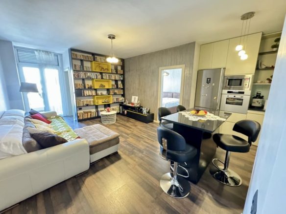 Apartament 3+1 me qera prane UKD-se, Durres