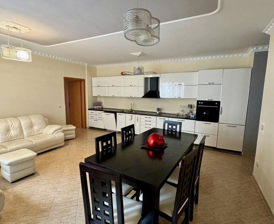 Apartament 3+1 per shitje te ish Rajoni Policise, Durres