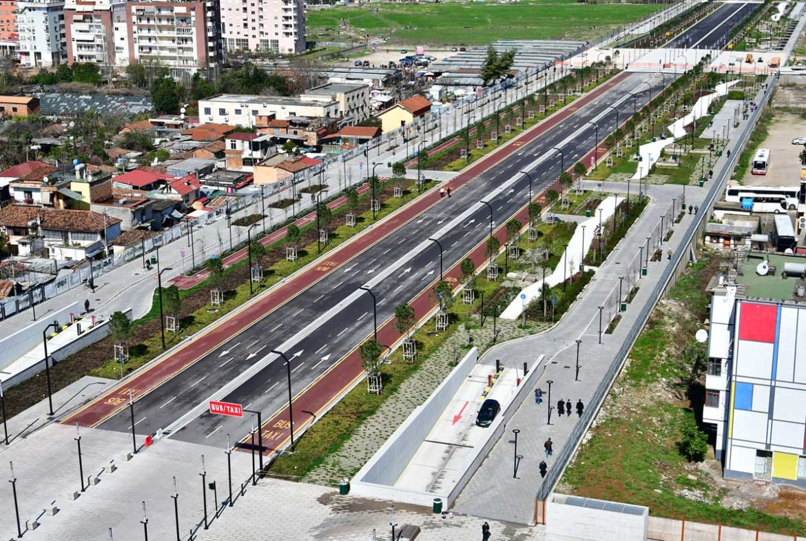 Apartament 2+1 per shitje, prane Stacionit Trenit, Tirane.