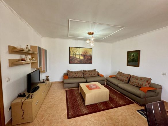 Jepet me qera apartament 2+1 tek ish Ekspozita, Tirane !