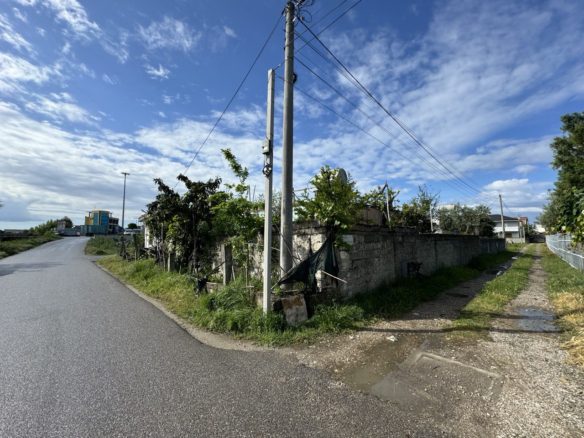 Truall+objekt per shitje, prane autostrades ne Shkozet, Durres.