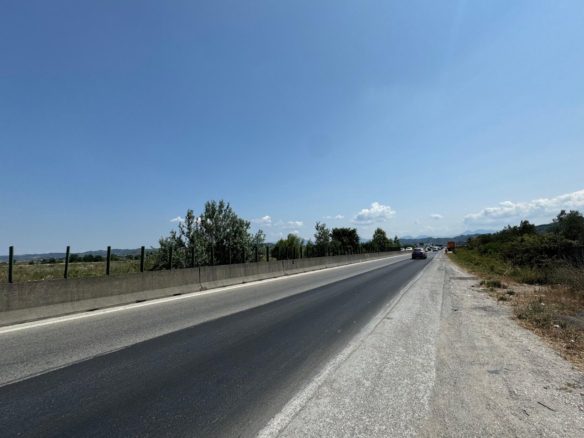 Toke 4000 m2 per shitje, aksi Durres-Tirane.