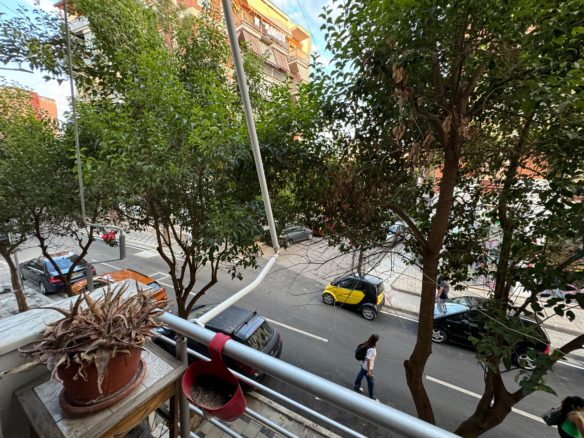 Apartament 2+1 per qera, te Prokuroria, Tirane.