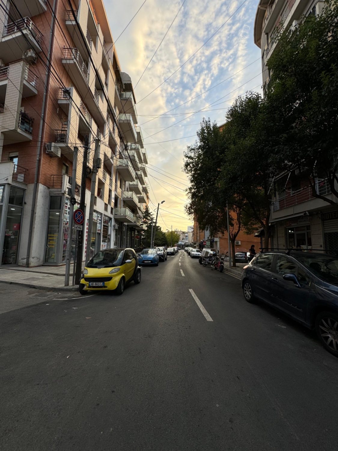 Apartament 2+1 per qera, te Prokuroria, Tirane.