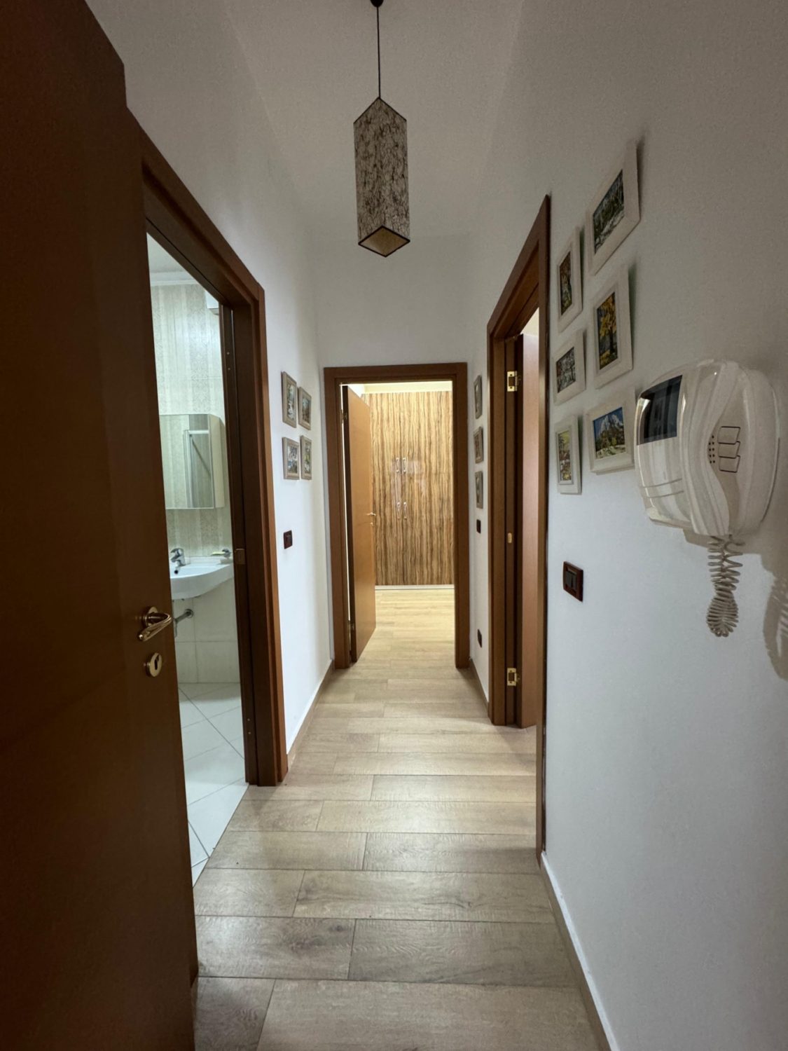 Apartament 2+1 per qera, te Garda, Tirane.