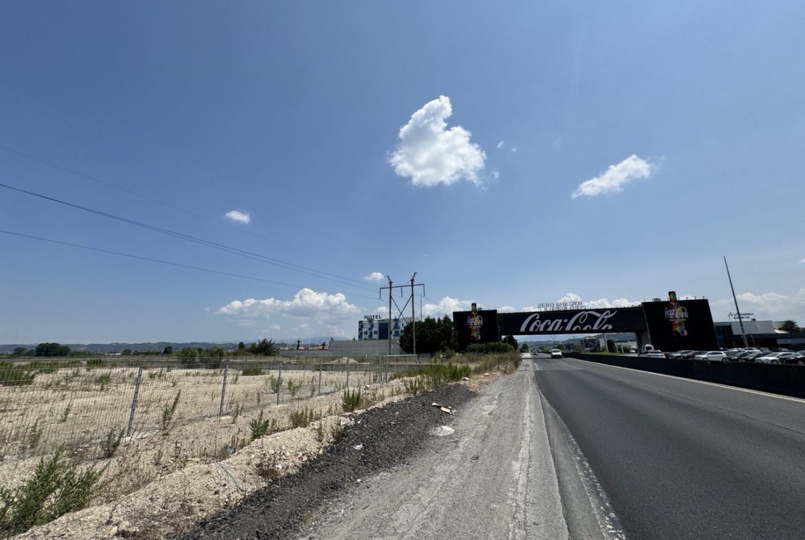Toke 2000 m2 per shitje, Maminas, Durres.