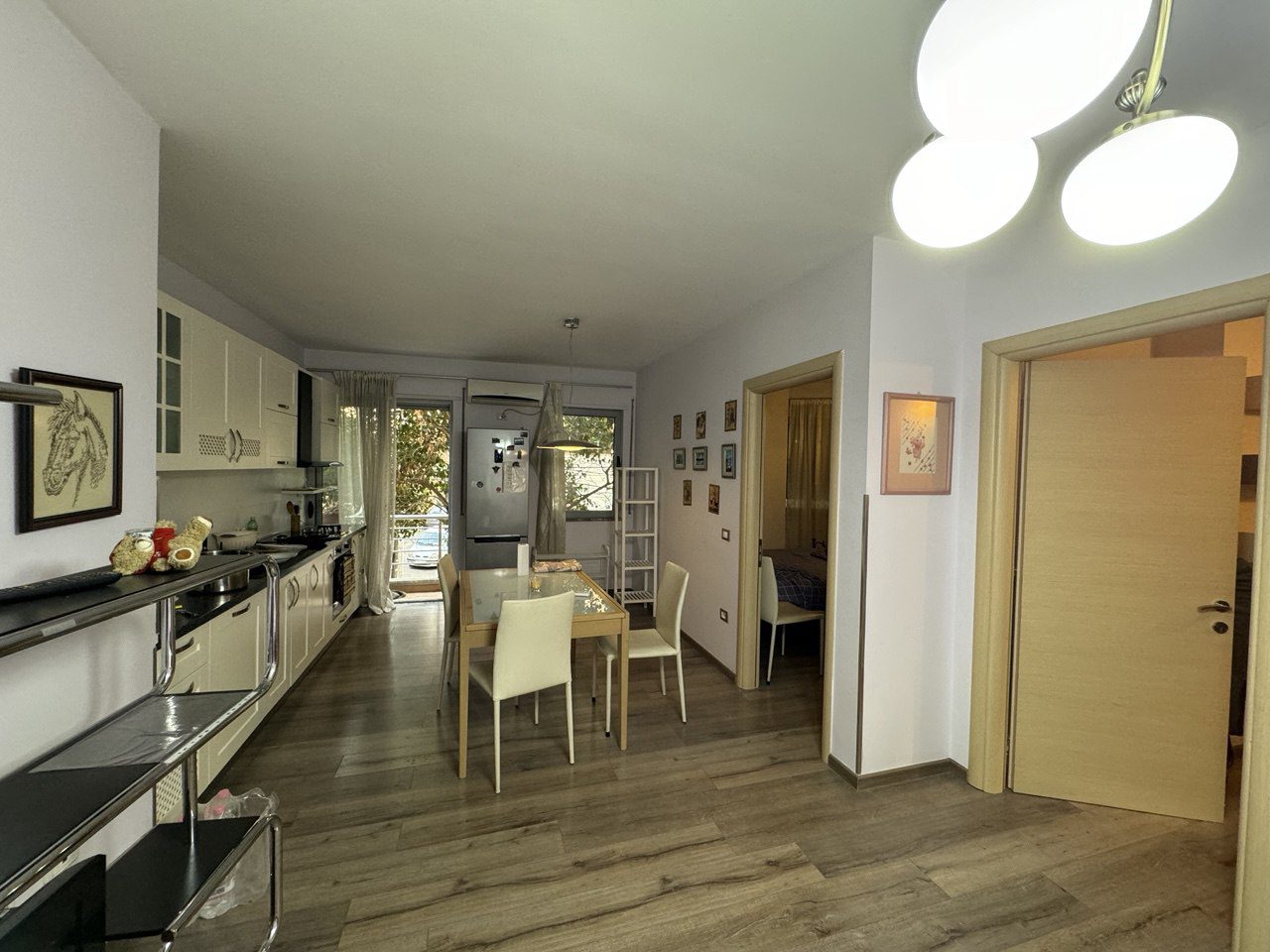 Apartament 2+1 per qera, te Prokuroria, Tirane.