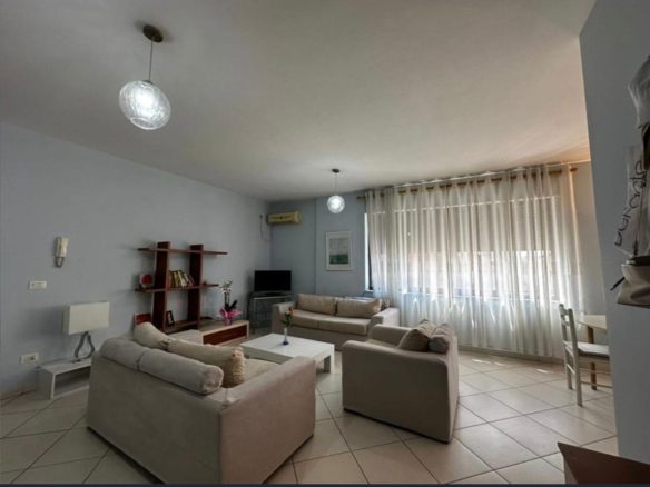 Apartament 2+1 per qera, ne Qender, Tirane.
