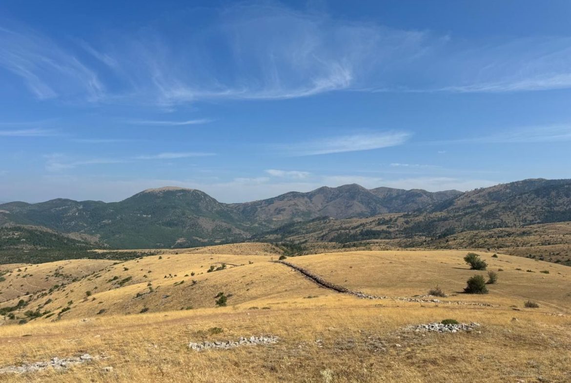 Toke ‘Kullote’ per shitje, ne aksin Korce-Erseke.