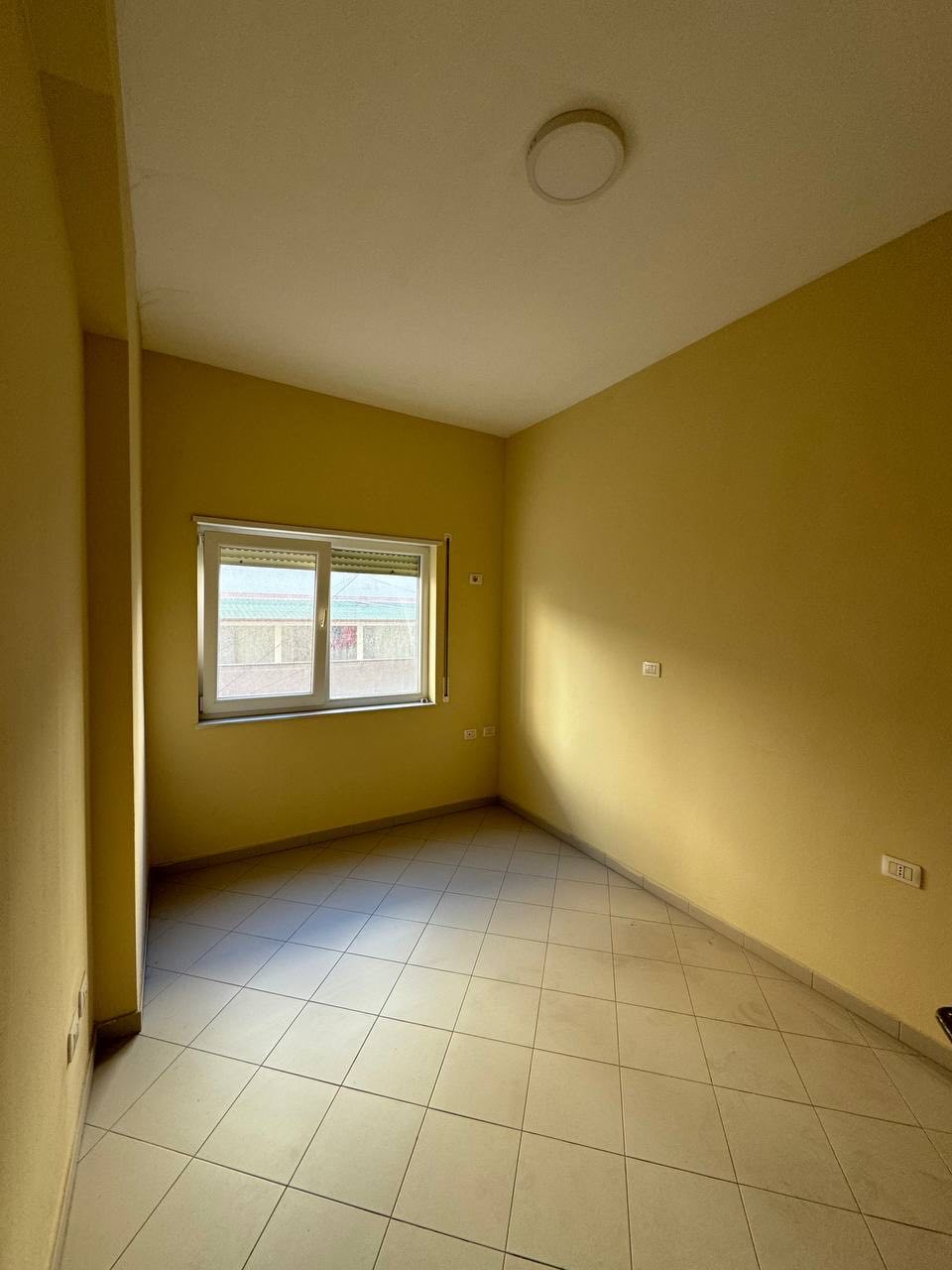 Apartament 1+1 per qera, ne Plazh, Durres.