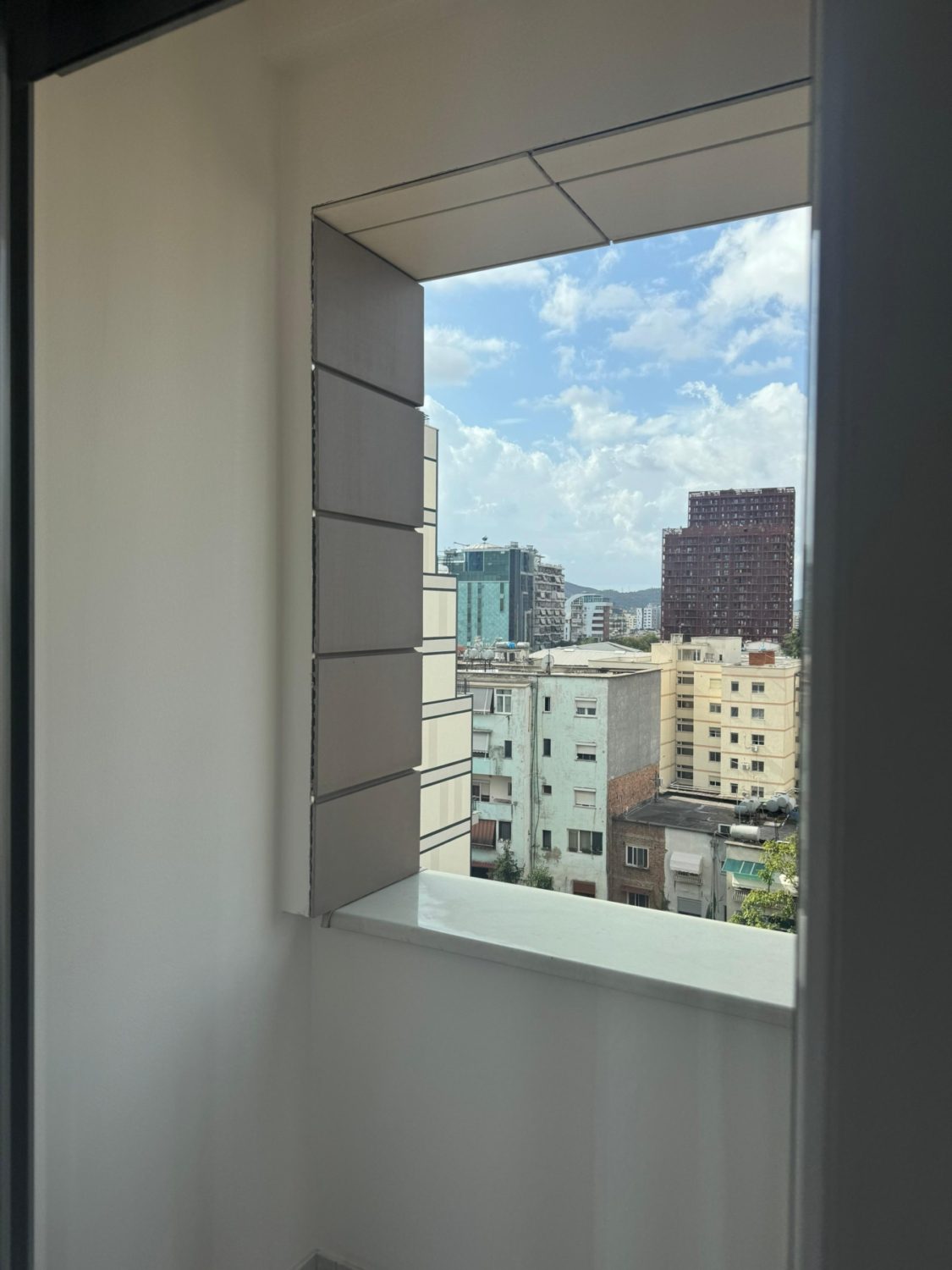 Apartament 2+1 per qera, rruga e Bogdaneve, Tirane.