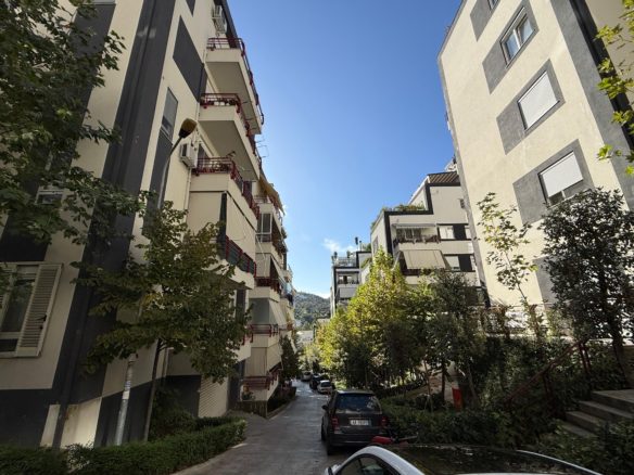 Apartament 3+1 per shitje, te Liqeni Thate, Tirane.